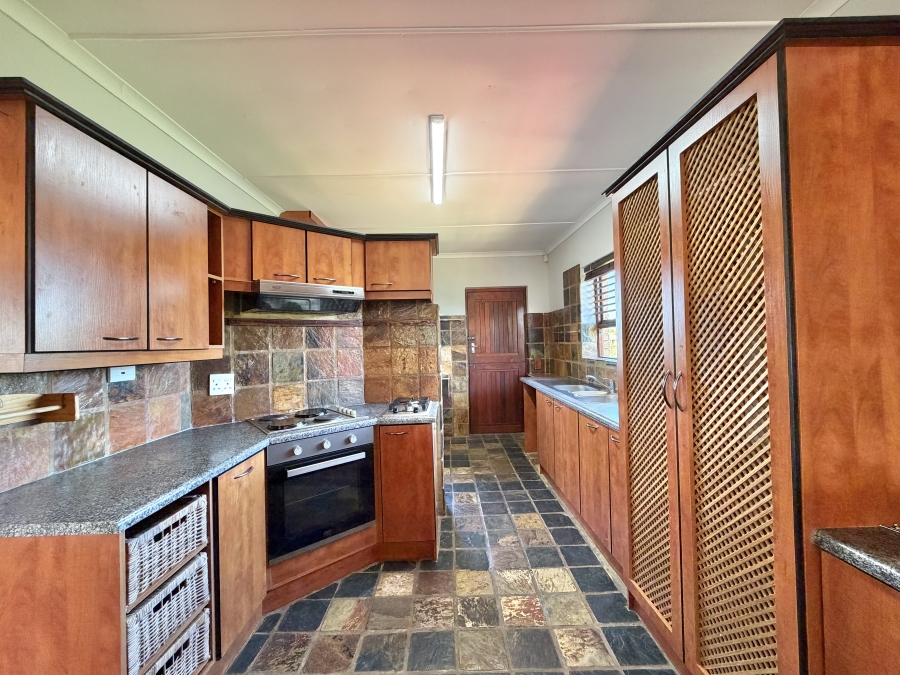 4 Bedroom Property for Sale in Noorsekloof Eastern Cape